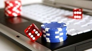Mobile player enjoying live dealer baccarat on jiliko app in Philippine Peso currency